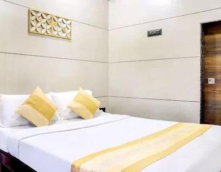 Hotel Amrita Mogappair Chennai Exteriör bild