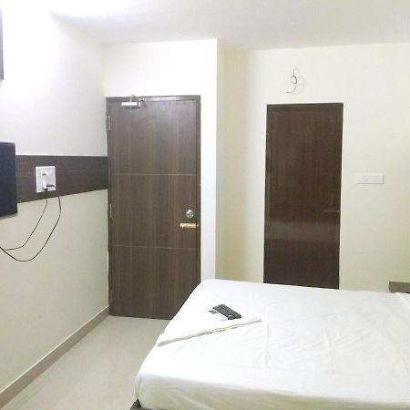 Hotel Amrita Mogappair Chennai Exteriör bild