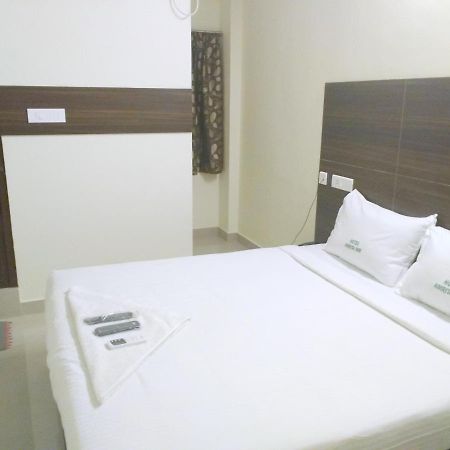 Hotel Amrita Mogappair Chennai Exteriör bild