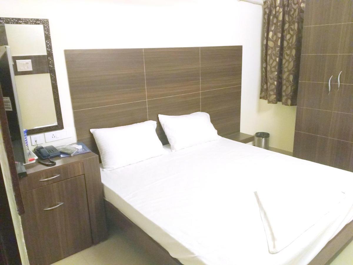 Hotel Amrita Mogappair Chennai Exteriör bild